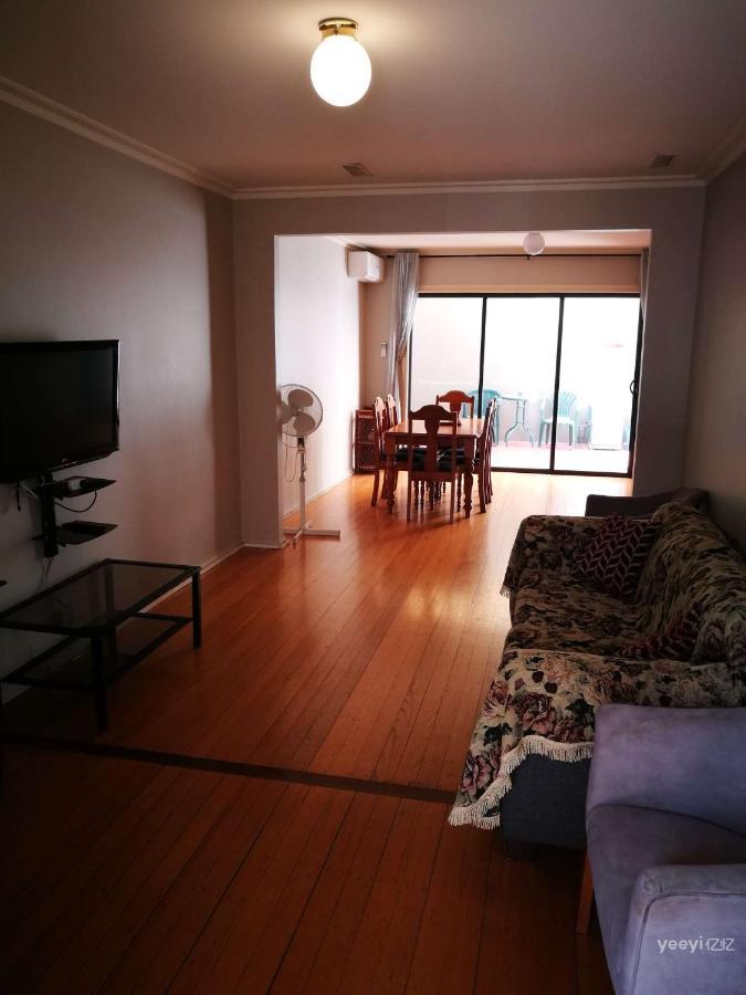 Moonee Valley Views Aparthotel Melbourne Exterior foto